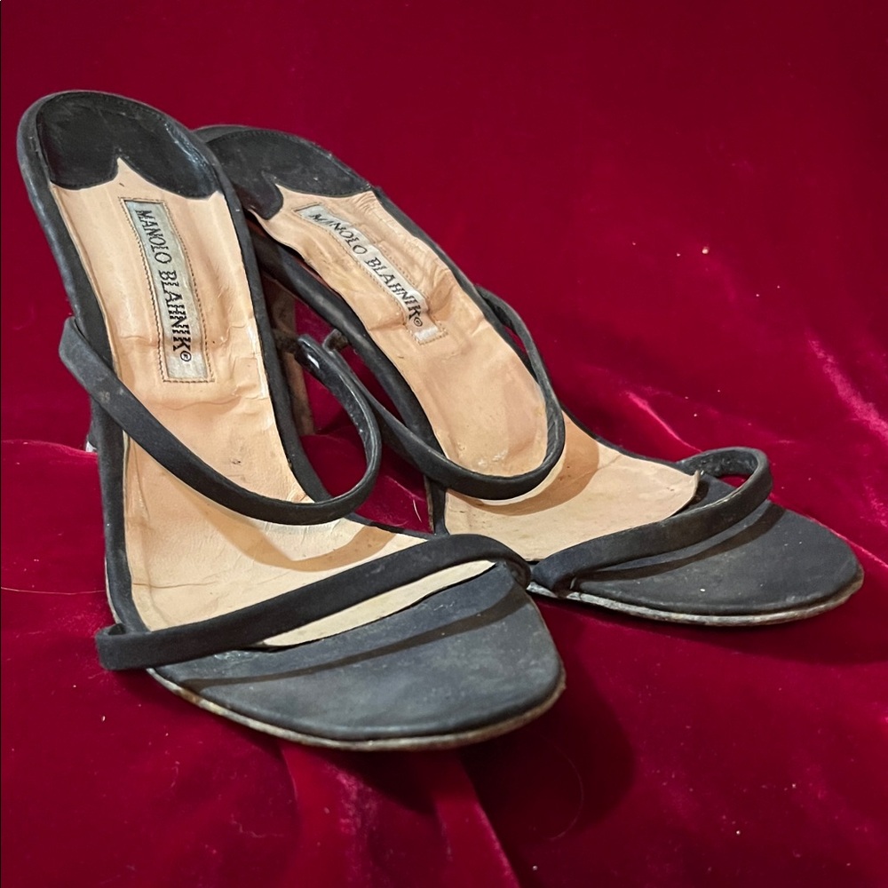 Manolo Blahnik Elegant Black Heels